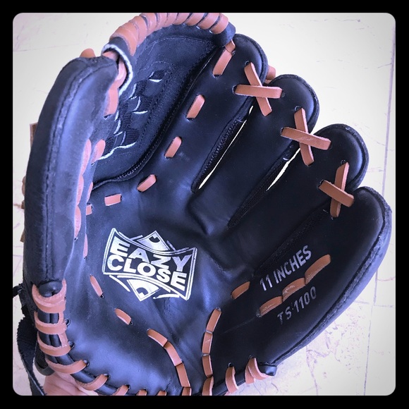 easy close baseball glove